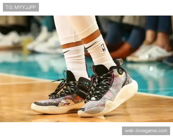 中国运动品牌与多名NBA新星达成巨额签名鞋协议，争夺国际市场